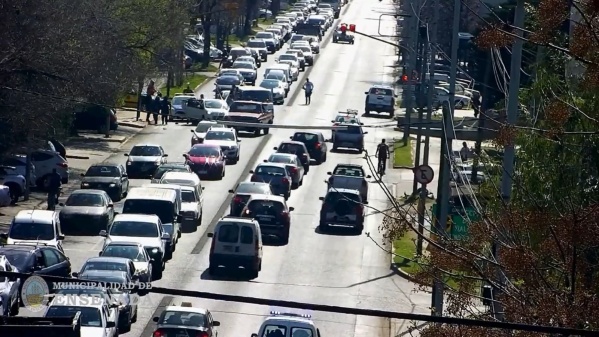 Disturbios con la llegada de hinchas de Quilmes al Bosque: caravana, golpes e intervenci&oacute;n policial