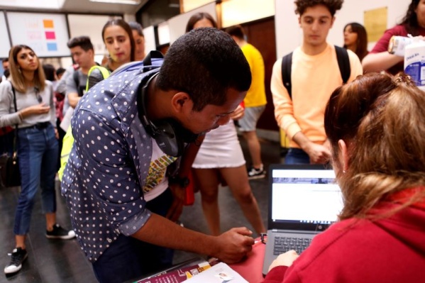 Las 17 facultades de La Plata abrieron las inscripciones para el 2023: Cómo hacer para anotarse
