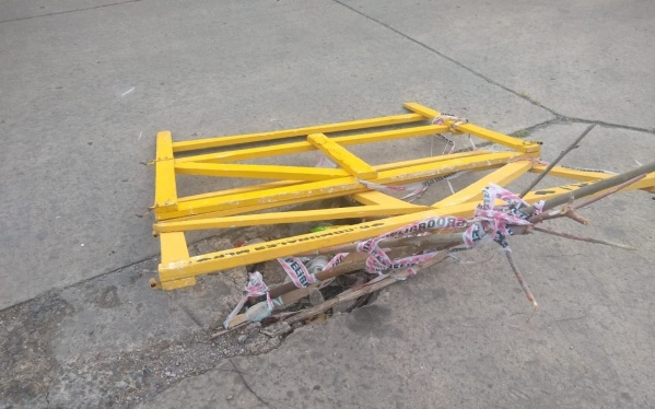 Un enorme bache tiene en vilo a los vecinos de 3 bis y 519