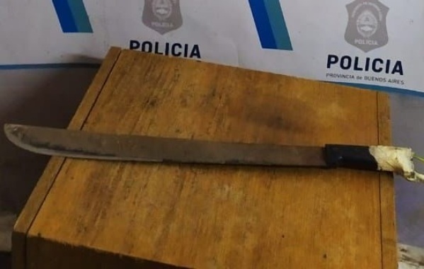 Detuvieron a un hombre tras amenazar a su expareja con un machete en La Plata
