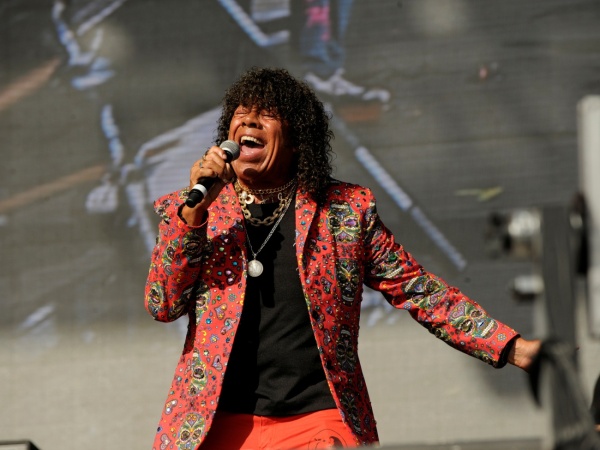 La Mona Jiménez confirmó que su vuelta a los escenarios tendrá lugar en La Plata