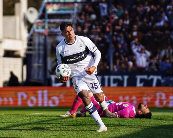 El Lobo revivió y salió del descenso