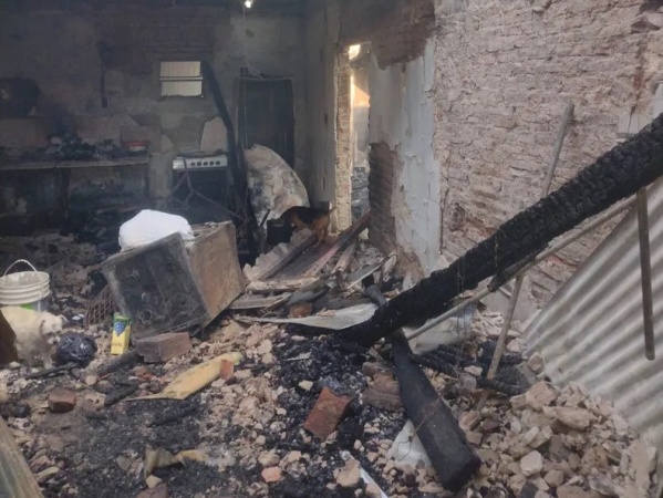 Vecinos de Los Hornos se movilizan para ayudar a un jubilado tras un incendio