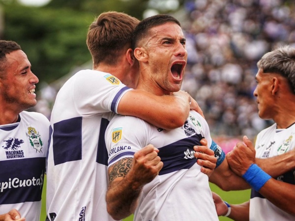 Gimnasia volvió al triunfo y se aferra a una perla de esperanza