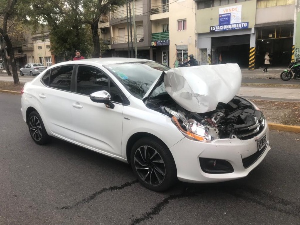 Un accidente de tr&aacute;nsito caus&oacute; caos en pleno centro platense