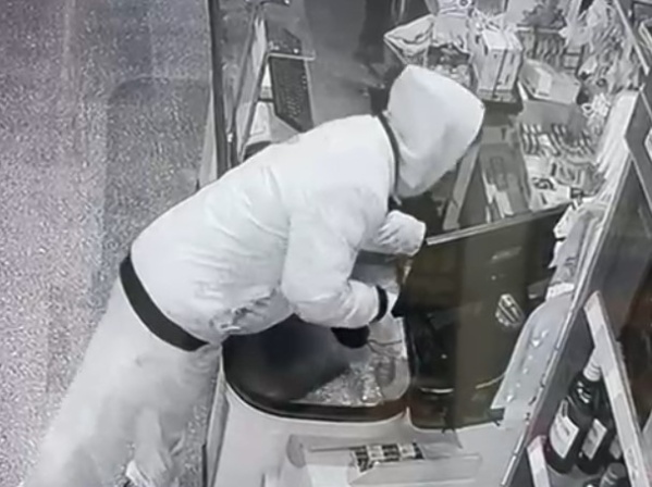 Detuvieron a un ex empleado de un supermercado de La Plata acusado de robar tres millones de pesos