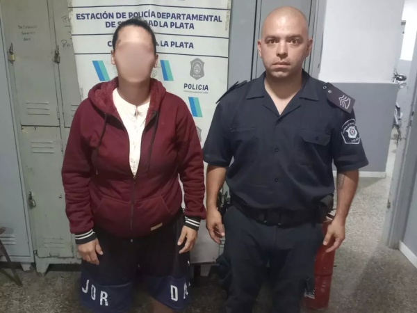 Una mujer de La Plata sumergió a su hijo en un balde de agua para asesinarlo