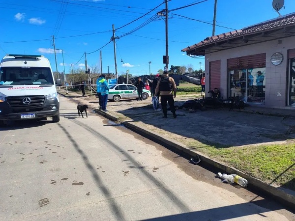Accidente fatal en plena calle: Un motociclista murió tras un choque con un taxi
