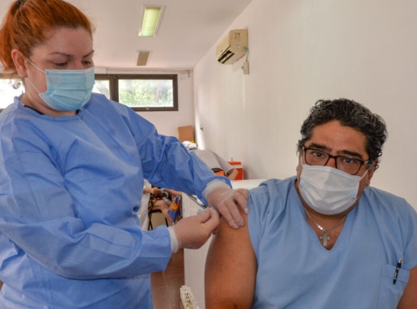 En la Provincia, más de 100 mil trabajadores de la salud ya recibieron la vacuna contra el COVID-19