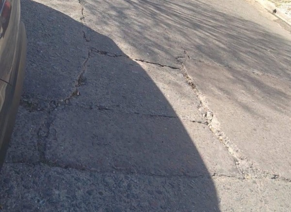 En 48 y 16, los vecinos se quejan por el estado de la calle