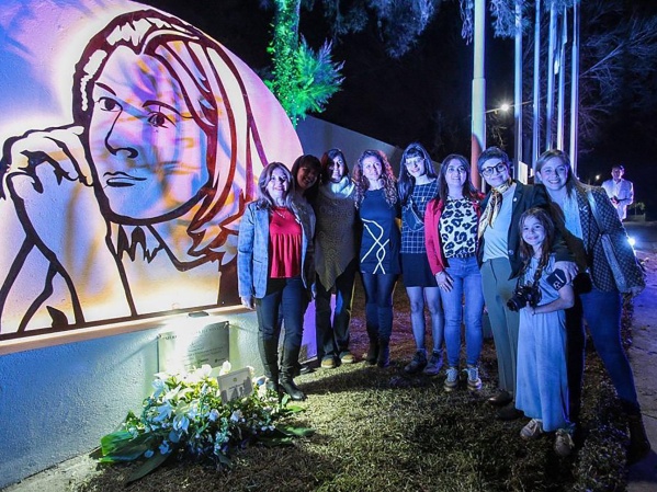Homenaje a Mercedes Sosa: inauguraron una estatua en su ciudad natal