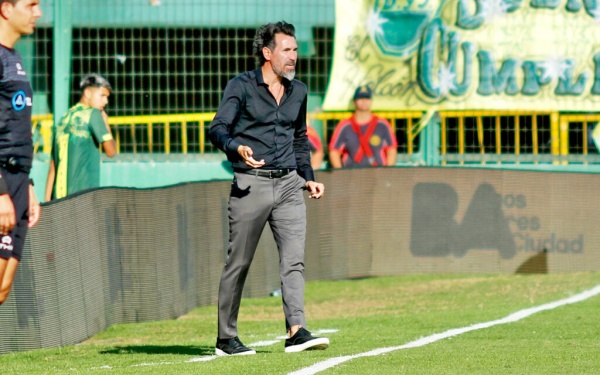 Estudiantes se fue con bronca y Domínguez se hizo cargo: "No lo supimos leer bien y me incluyo"