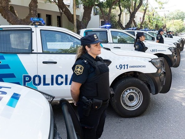 Una policía platense denunció que su compañera le robó la tarjeta de crédito y gastó más de 200 mil pesos: "Por necesidad"