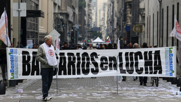 Paritaria de los bancarios: acordaron un aumento del 32,5% hasta mayo y habr&aacute; un pago extraordinario