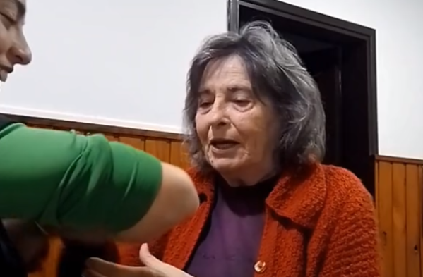 “La abuela y los tatuajes”: su nieta se tatuó una fecha muy especial y su emotiva reacción se hizo viral