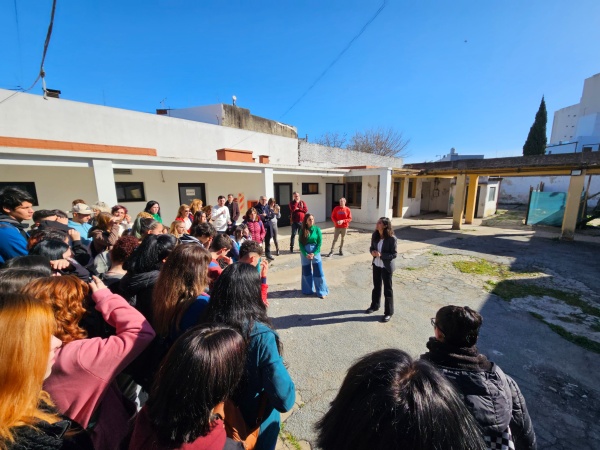 La Provincia lanzó el programa "Testigos de la Historia" y estudiantes secundarios de La Plata participaron de las visitas