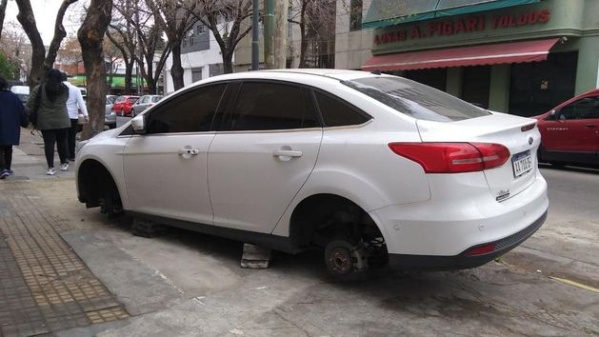 Continúan los roba ruedas en la ciudad