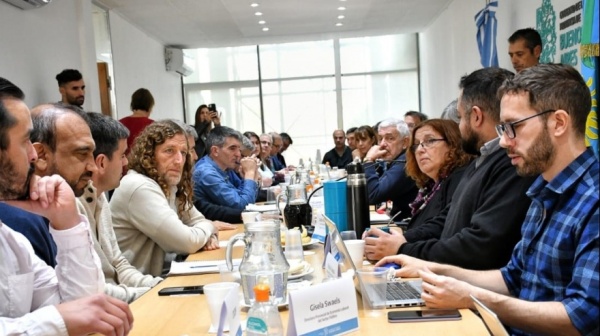 La Provincia se reuni&oacute; con Estatales y abrieron las paritarias: salarios por sobre la inflaci&oacute;n y pase a planta permanente