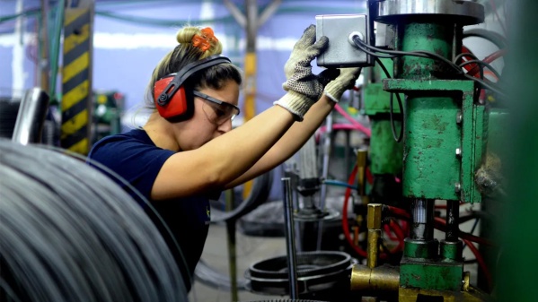 El uso de la capacidad instalada de la industria anotó un leve repunte mensual pero sigue debajo del 2023