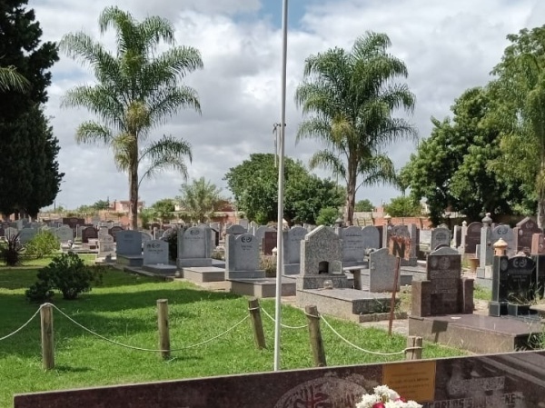 Denunciaron que las tumbas de Carlos Menem y su hijo fueron vandalizadas