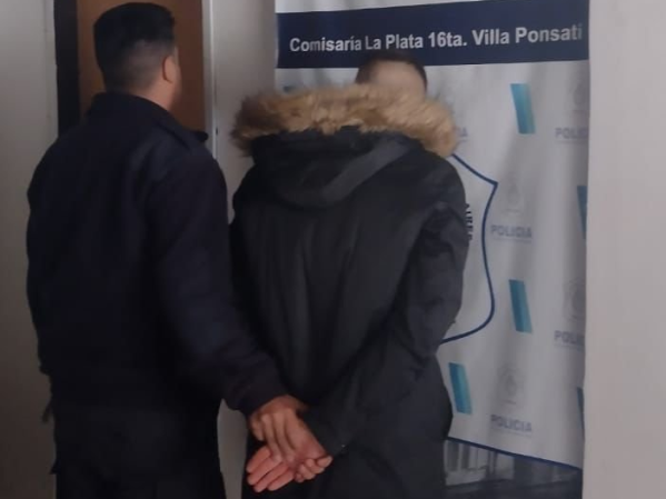 Detuvieron a un hombre que entró a la fuerza a la casa de su ex y la amenazó con prender fuego todo