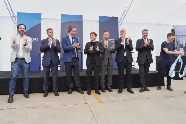 Axel Kicillof estuvo presente en la inauguración de una nueva planta del Grupo Rotoplas