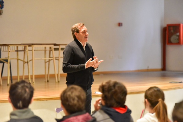 Garro participó de un encuentro con jóvenes en City Bell: “Necesitamos que se comprometan, cuestionen y propongan ideas”