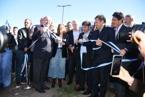 Kicillof inauguró el nuevo tramo del Tren Universitario en La Plata junto a funcionarios nacionales y provinciales