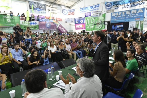 Kicillof participó de un plenario y aseguró que están para "defender y seguir reconociendo los derechos en la provincia"
