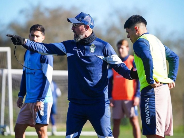 Orfila borró a tres jugadores, convocó por primera vez a dos juveniles y declaró prescindible a un referente