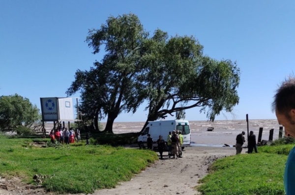 Un platense murió ahogado mientras intentaba rescatar a sus hijos en una playa de Berisso