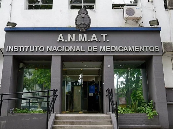 ANMAT prohíbe uso de reconocida pasta dental tras reportes de efectos adversos