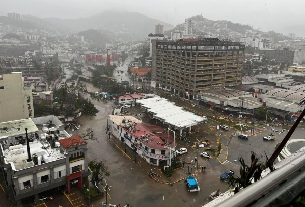 Caos en México por el huracán Otis: ascendió a categoría 5, tocó tierra y arrasó con Acapulco