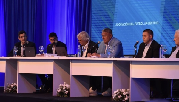 Un expresidente multicampeón liquidó a Sebastián Verón