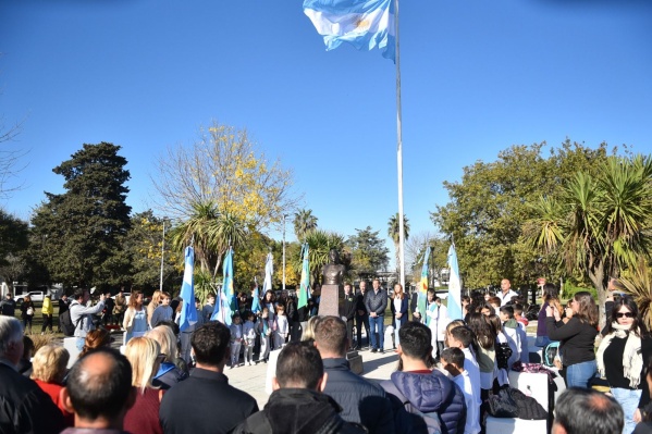 Garro participó del festejo de los 109 años de City Bell y recorrió las obras de la localidad