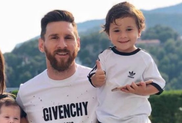 Mateo Messi la rompió jugando al fútbol y los argentinos deliraron en las redes: "Nos va a dar el mundial 2038"