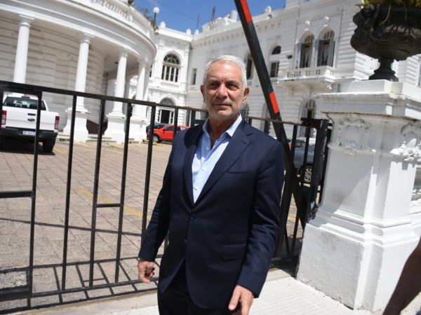 Marcelo Giampaoli se sumó al equipo técnico de Alak para la transición y Garro puso en la cancha a sus cuatro interlocutores