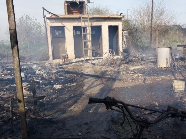 Cinco familias de La Plata perdieron todo en un incendio de su vivienda y lanzaron una campaña de ayuda