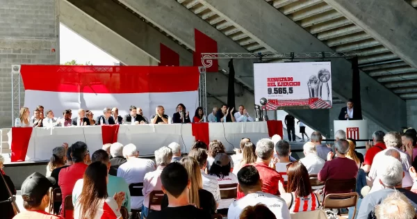 Números en rojo y expectativa para 2026: Estudiantes explicó el primer déficit de la gestión y empezó a delinear lo que viene