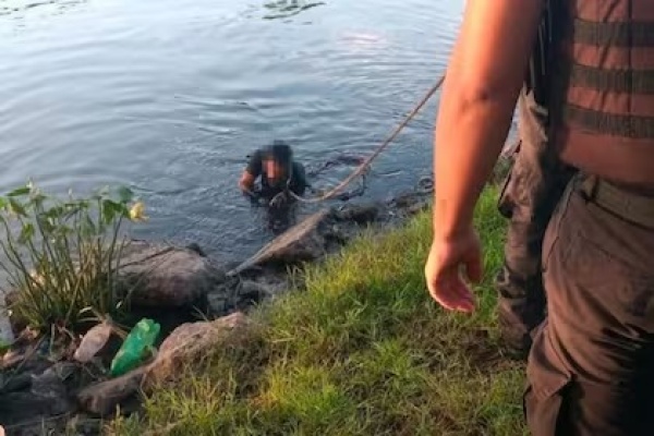 Un delincuente se tir&oacute; al r&iacute;o para no ser atrapado por la polic&iacute;a