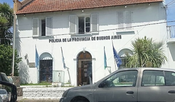 Un conductor ebrio chocó en City Bell y terminó a los golpes: tres detenidos