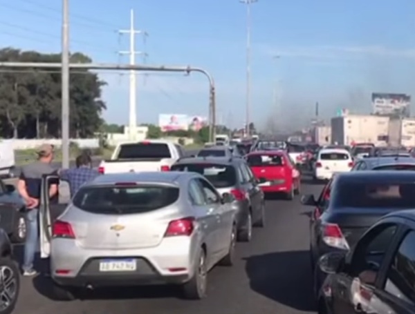 Se liberó el piquete en la Autopista La Plata - Buenos Aires tras una hora de embotellamiento