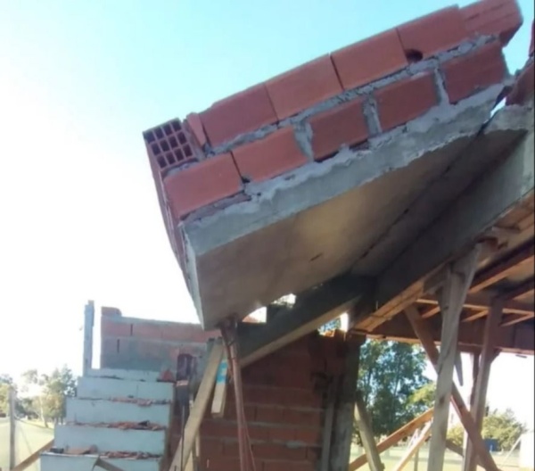 Un albañil resultó gravemente herido tras el derrumbe de una losa