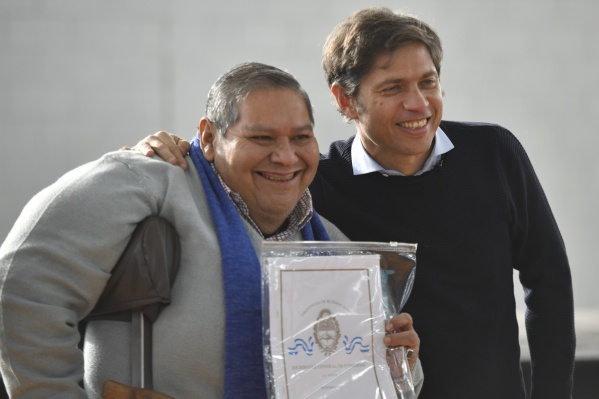 Axel Kicillof continúa entregando títulos de propiedad gratuitos: "Pronto alcanzaremos las 100 mil escrituras entregadas"