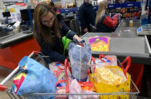 Según el INDEC, durante abril crecieron las ventas en supermercados, mayoristas y shoppings
