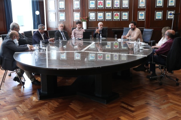 Supermercados chinos y almacenes se comprometieron a sostener una canasta de 60 productos con precios de referencia