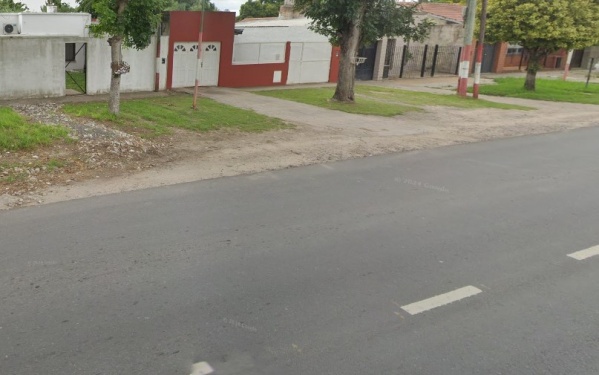 Intentó escapar, le dispararon y le robaron la moto a un hombre en La Plata