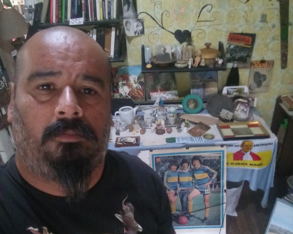 "Me había quedado sin trabajo y vendía lo que tenía": un coleccionador de La Plata se reinventó y ahora la rompe