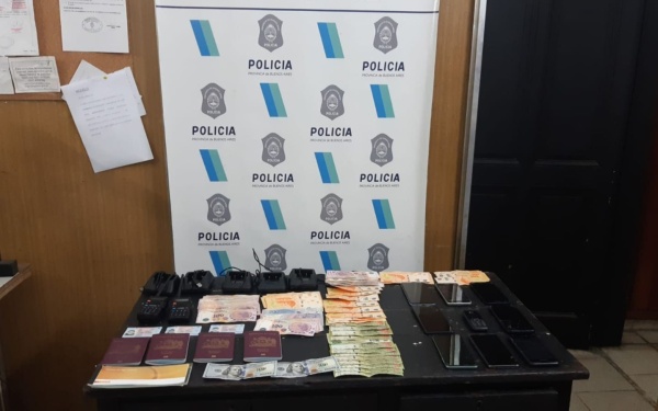 Cayó una banda chilena que robaba autos con inhibidores en La Plata: secuestraron 70 mil pesos, handys y pasaportes chilenos