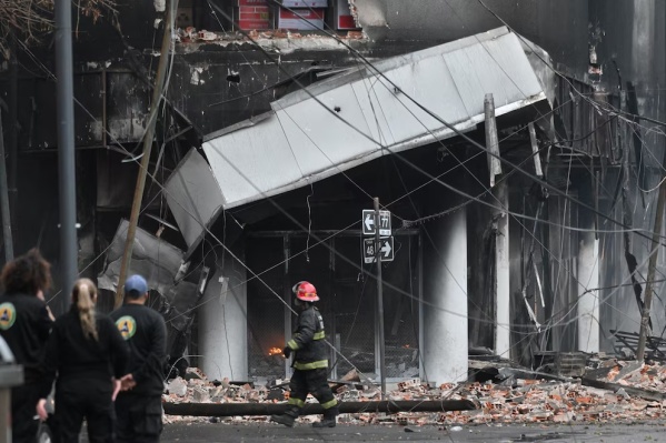 Luego del incendio en el depósito de La Plata, comenzaron a trasladar los electrodomésticos